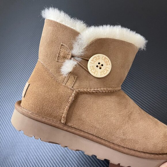 Womens UGG Light Brown Buckle Snow Boots - Picture 3 of 10